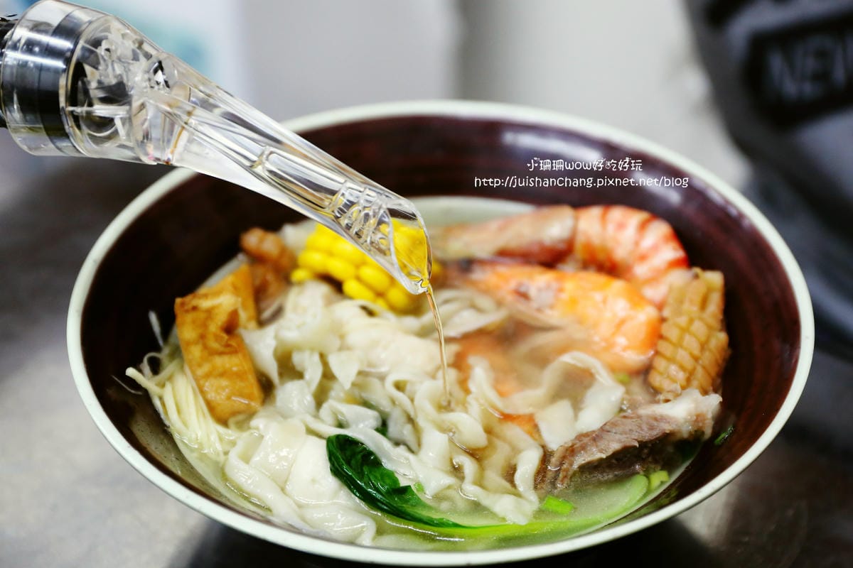 【食。台北】台灣美食。古早烏醋麵～五星級什錦麵，金金看，好好呷！這不分享太對不起大家了！(已歇業)