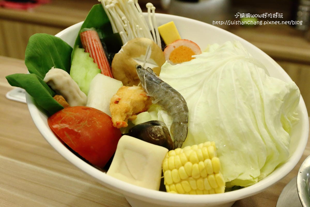 【食║板橋】幸福日式小火鍋～新埔站火鍋。黑嚕嚕的墨魚鍋底好特別！（已歇業）　