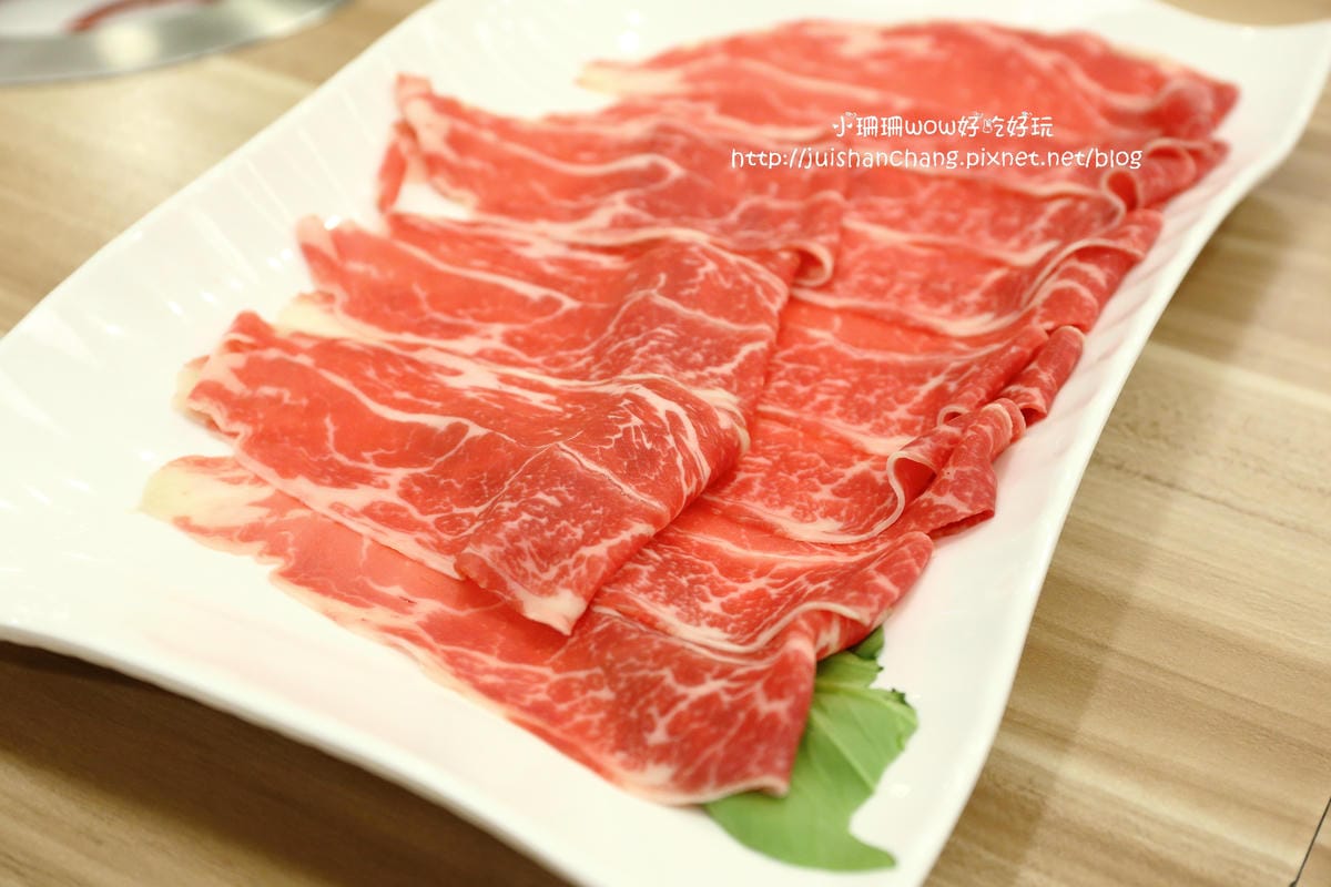 【食║板橋】幸福日式小火鍋～新埔站火鍋。黑嚕嚕的墨魚鍋底好特別！（已歇業）　