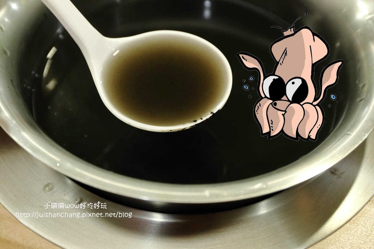 【食║板橋】幸福日式小火鍋～新埔站火鍋。黑嚕嚕的墨魚鍋底好特別！（已歇業）　