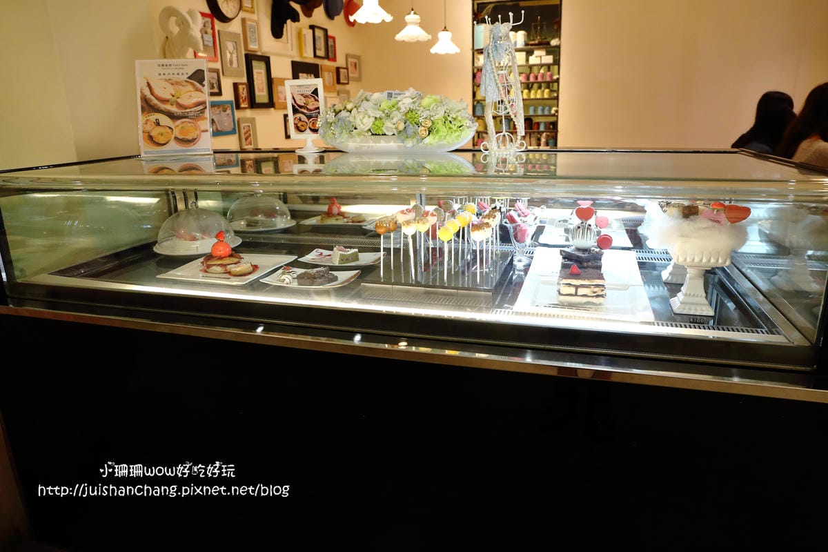 【食║台北】HERDOR Tea House 忠孝店～甜點界超夢幻逸品-蛋糕棒棒糖。女孩約會最愛下午茶