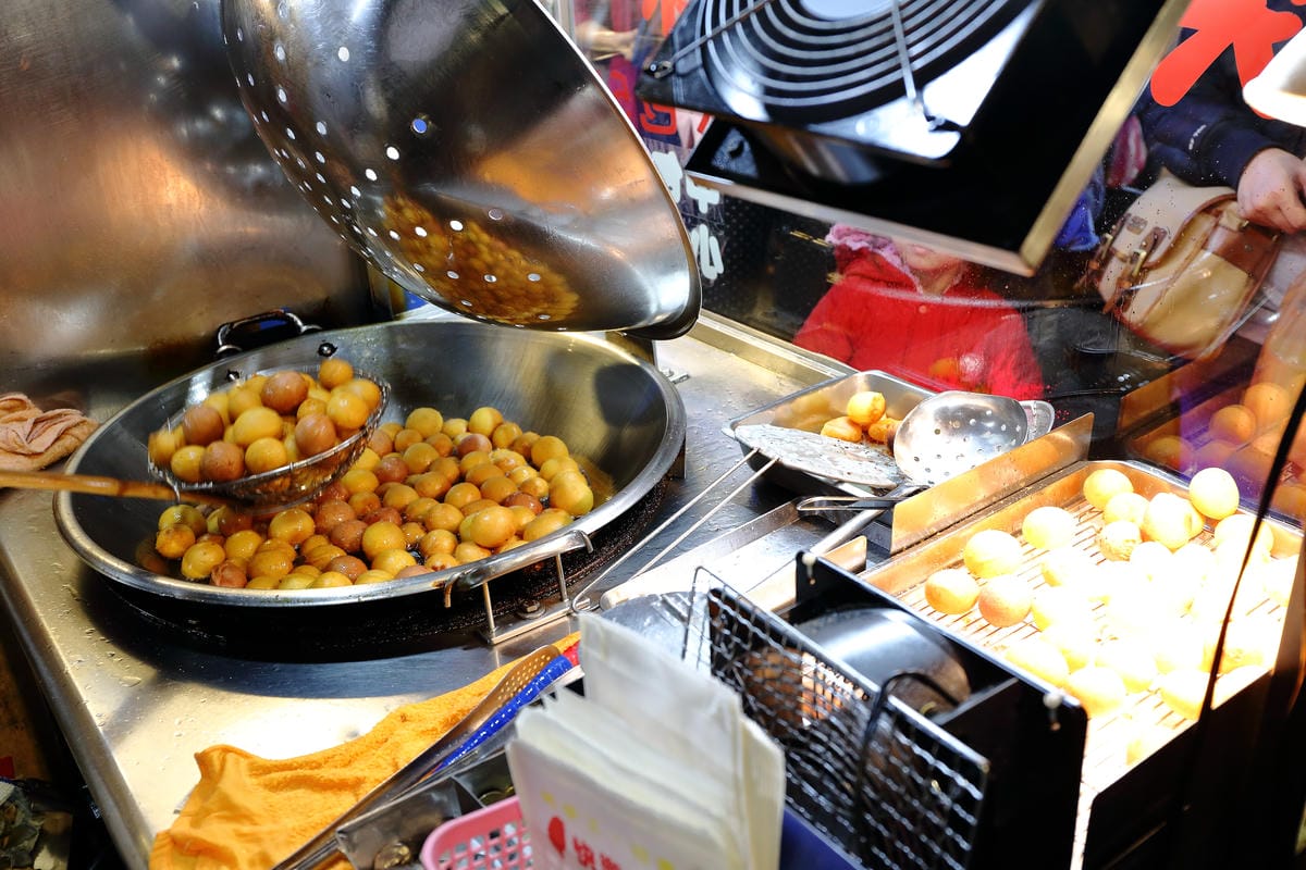 【食║永和】我♥樂華夜市～陪我一起長大的樂華夜市，從巷頭吃到巷尾，不只有台灣最美味的小吃更有永和當地人文風情！