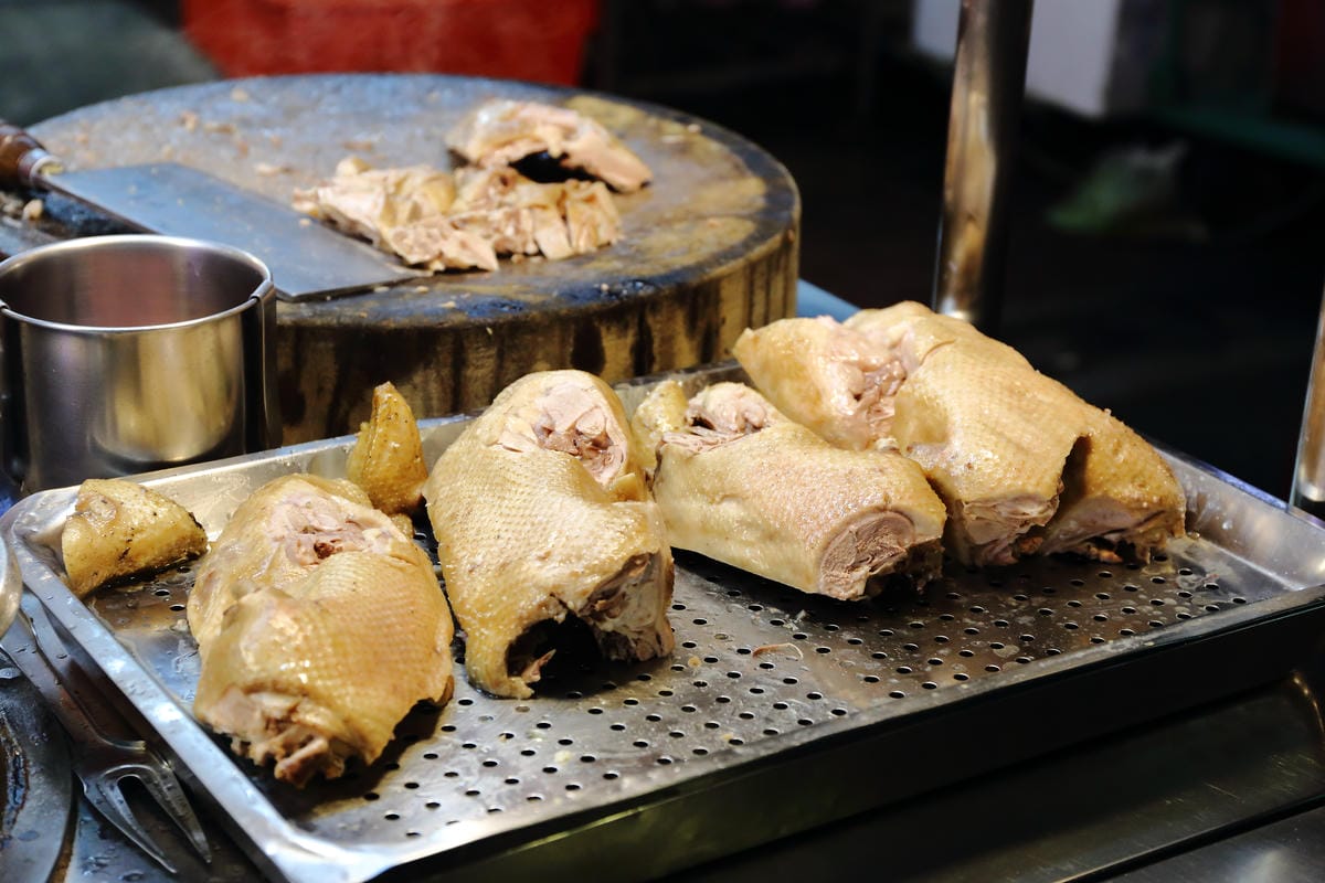 【食║永和】我♥樂華夜市～陪我一起長大的樂華夜市，從巷頭吃到巷尾，不只有台灣最美味的小吃更有永和當地人文風情！