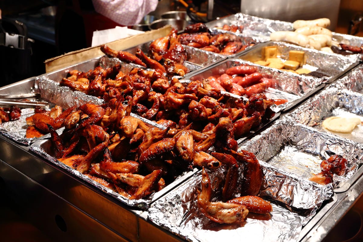 【食║永和】我♥樂華夜市～陪我一起長大的樂華夜市，從巷頭吃到巷尾，不只有台灣最美味的小吃更有永和當地人文風情！