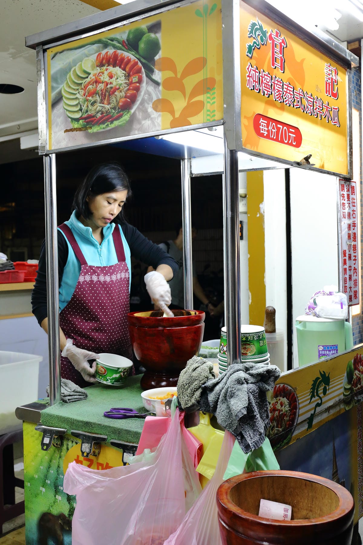 【食║永和】我♥樂華夜市～陪我一起長大的樂華夜市，從巷頭吃到巷尾，不只有台灣最美味的小吃更有永和當地人文風情！