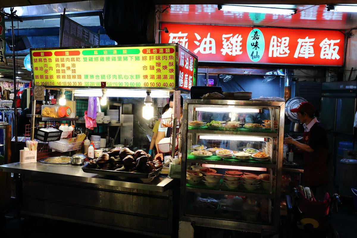 【食║永和】我♥樂華夜市～陪我一起長大的樂華夜市，從巷頭吃到巷尾，不只有台灣最美味的小吃更有永和當地人文風情！