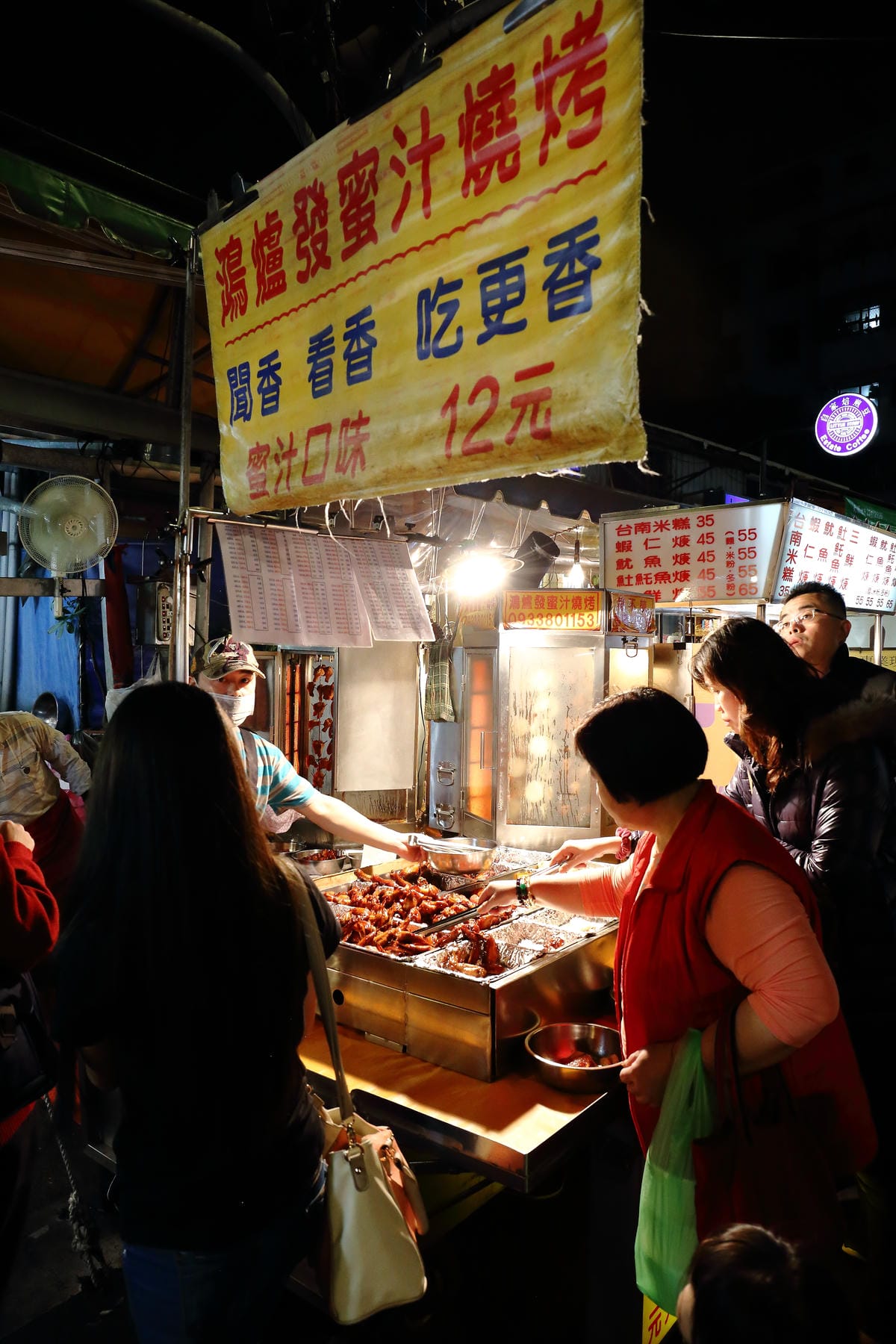【食║永和】我♥樂華夜市～陪我一起長大的樂華夜市，從巷頭吃到巷尾，不只有台灣最美味的小吃更有永和當地人文風情！