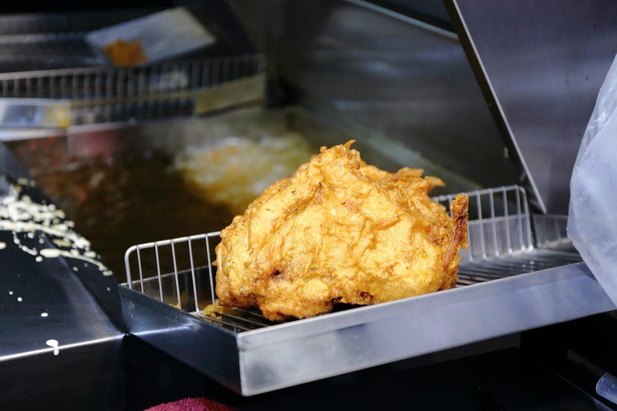 【食║永和】我♥樂華夜市～陪我一起長大的樂華夜市，從巷頭吃到巷尾，不只有台灣最美味的小吃更有永和當地人文風情！