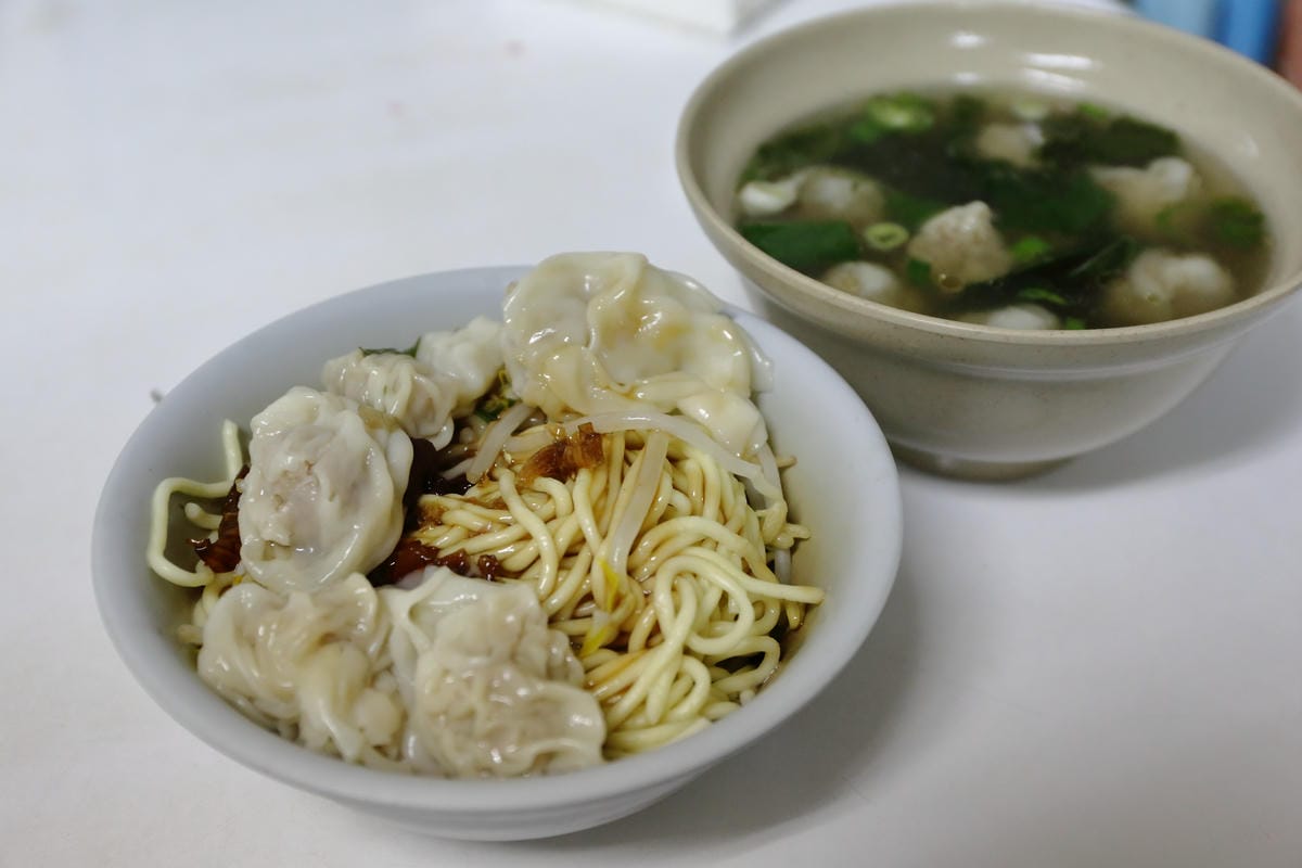 【食║永和】我♥樂華夜市～陪我一起長大的樂華夜市，從巷頭吃到巷尾，不只有台灣最美味的小吃更有永和當地人文風情！