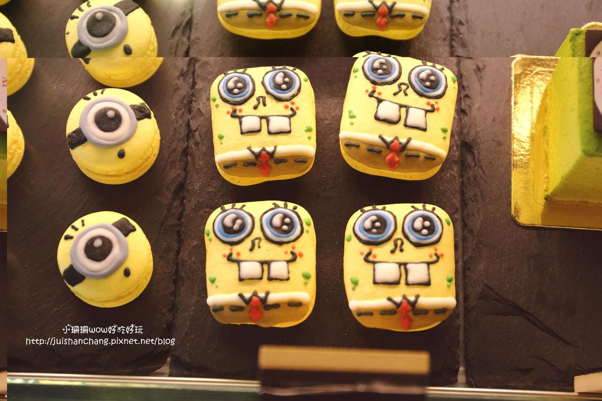 【食║台中】Love . x . Peace Café～超萌系甜點。夢幻馬卡龍大變身，相遇在美國百老匯？！　