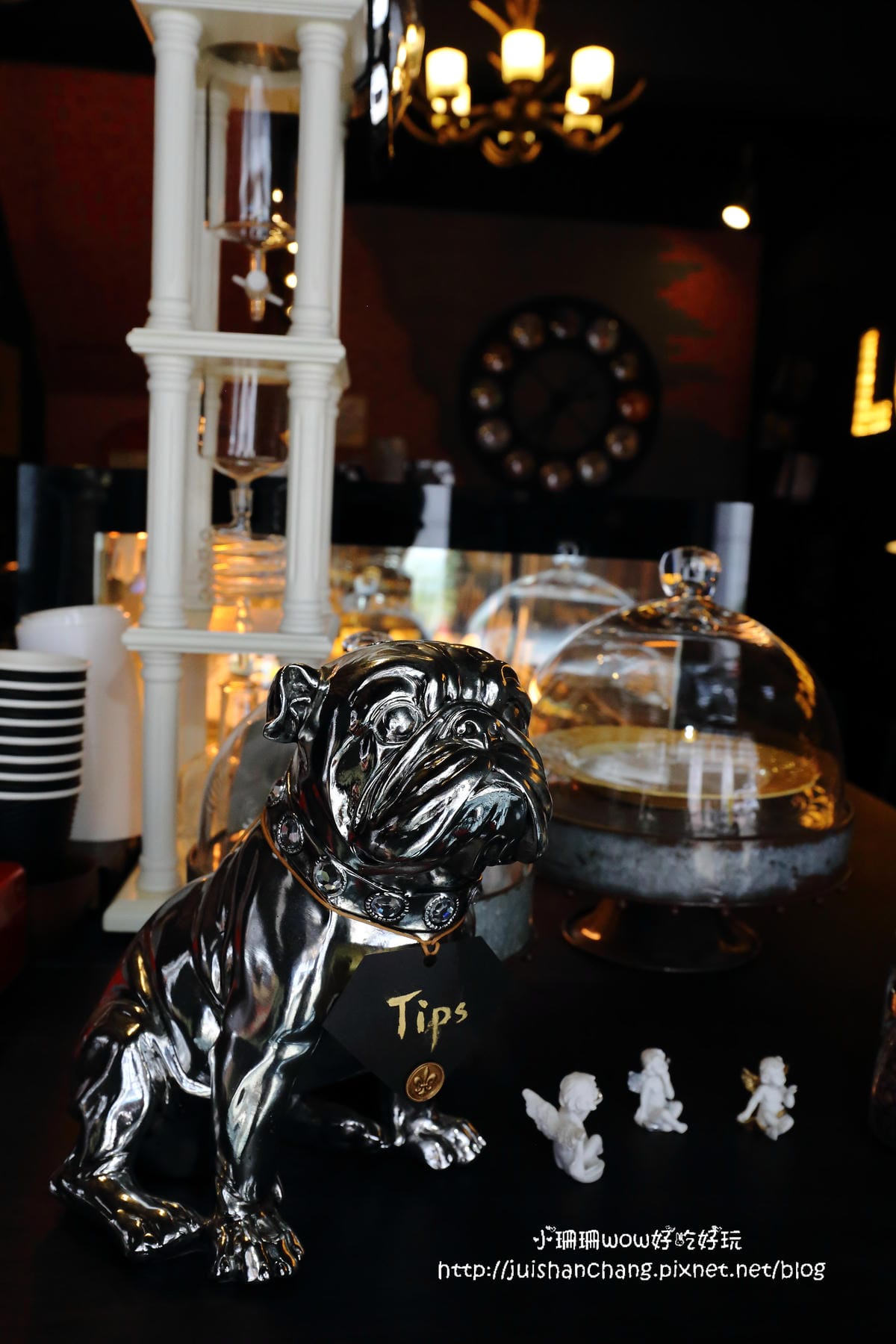 【食║台中】Love . x . Peace Café～超萌系甜點。夢幻馬卡龍大變身，相遇在美國百老匯？！　