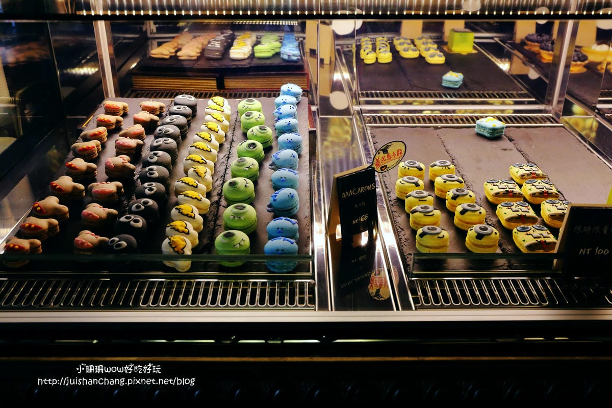 【食║台中】Love . x . Peace Café～超萌系甜點。夢幻馬卡龍大變身，相遇在美國百老匯？！　