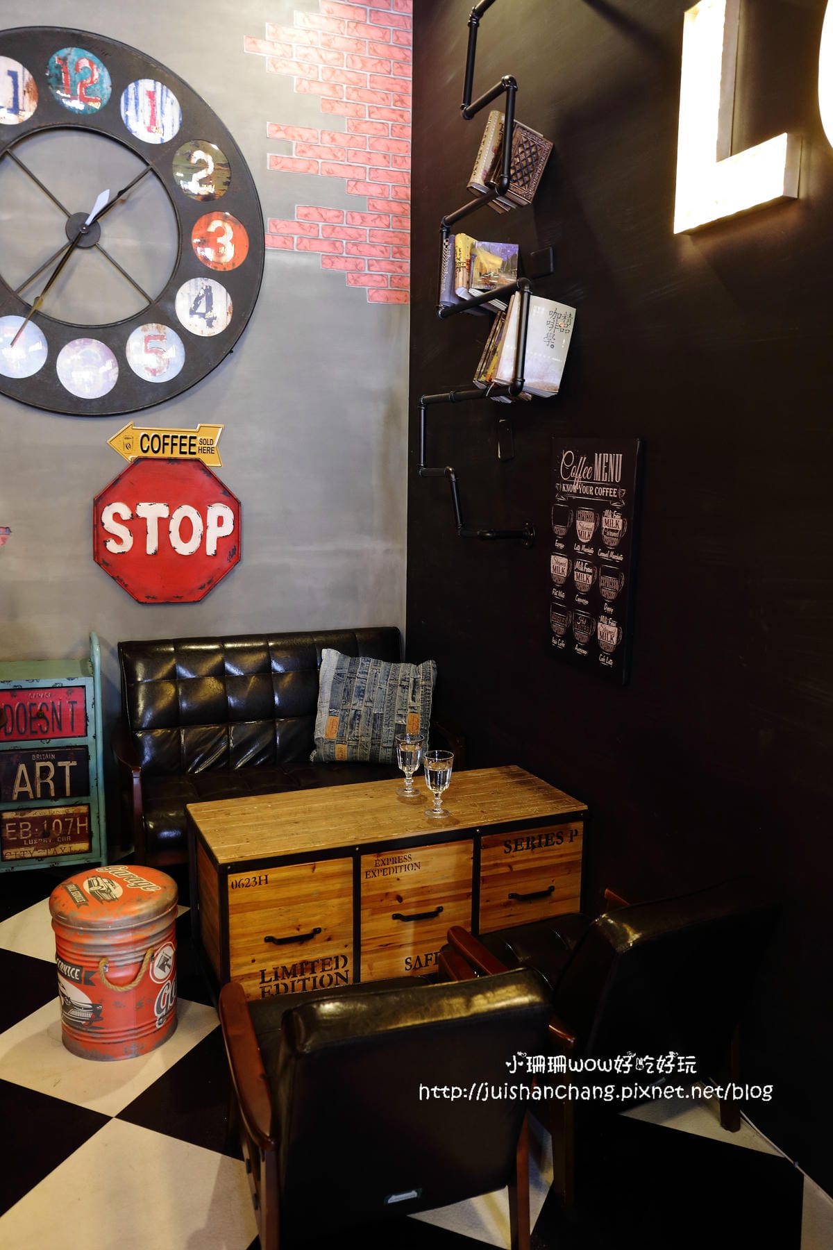 【食║台中】Love . x . Peace Café～超萌系甜點。夢幻馬卡龍大變身，相遇在美國百老匯？！　