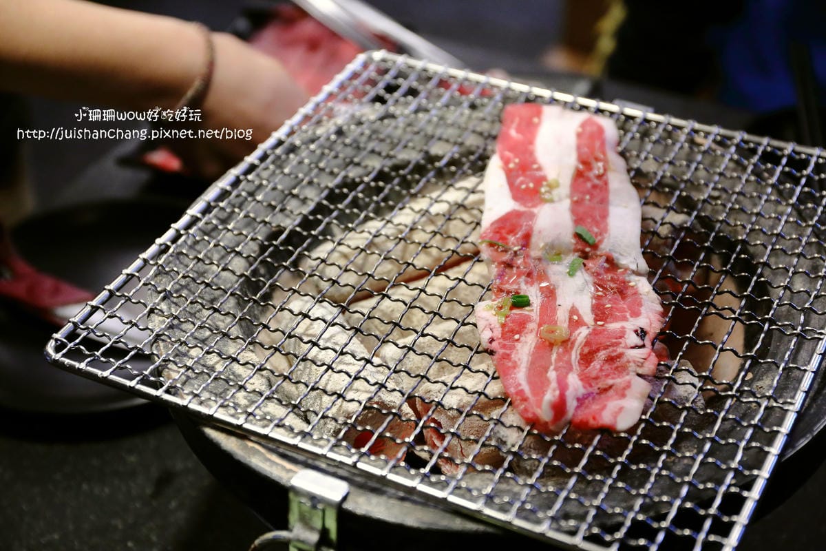 【食║中永和】燒惑日式炭火燒肉店～燒肉吃到飽，CP值超高！升級再免費招待一份產地直送巨無霸泰國蝦！