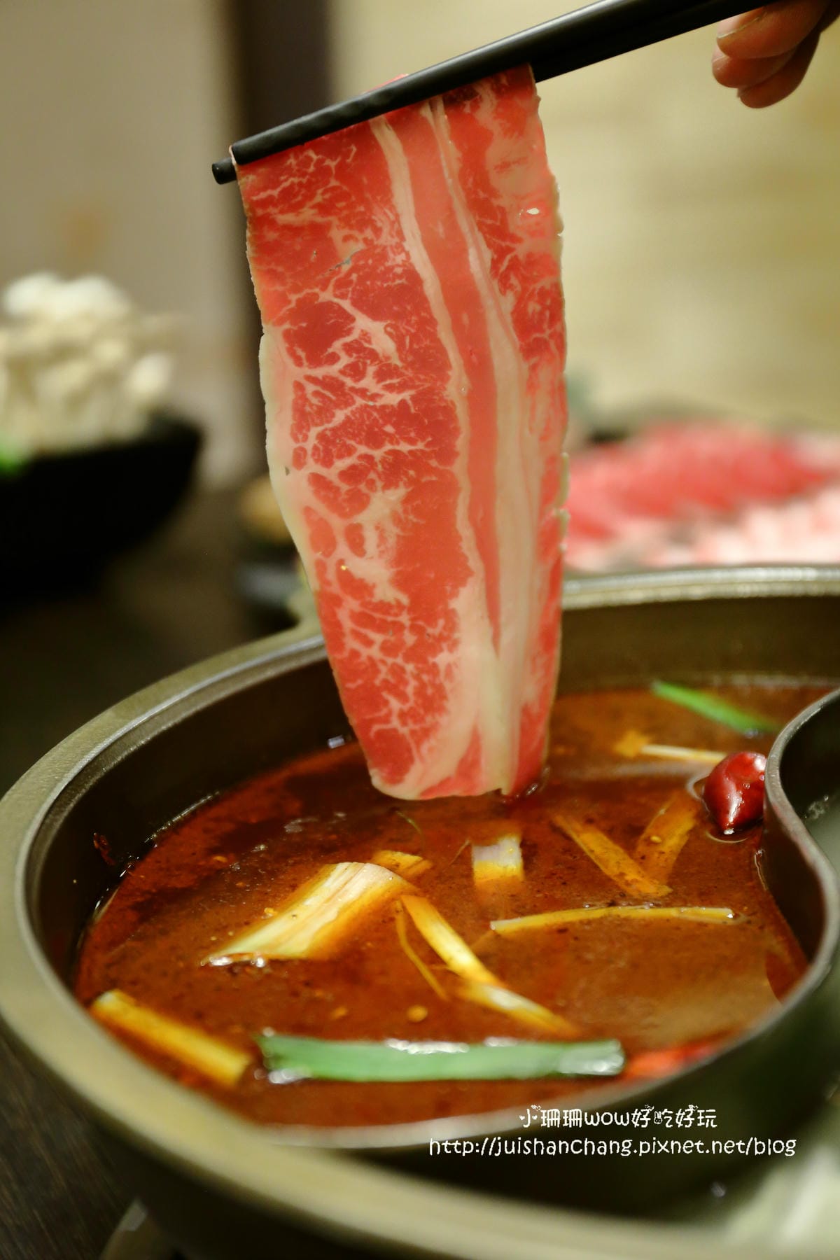 【食║台北】九寨十鍋四川麻辣鍋～溫潤不嗆喉，匈牙利國寶曼加利札豬必點，比牛還好吃