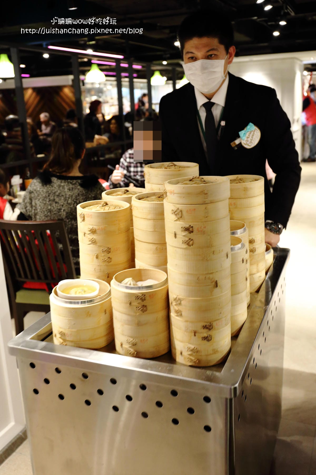 【食║台北】潮坊港式飲茶自助百匯（微風店）～高雄大八的美食正式進駐台北囉！平價港式料理吃到飽。傳統蒸籠推車。各類佳餚一次滿足！