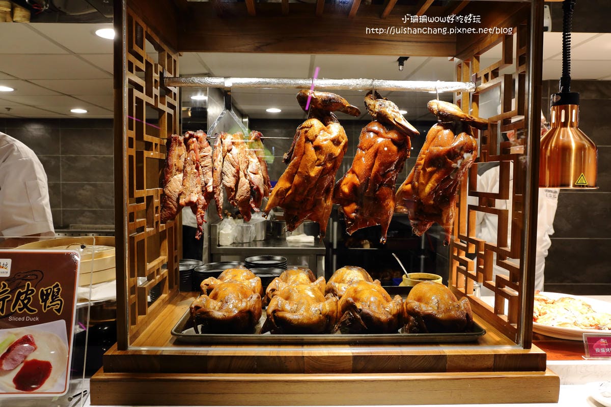 【食║台北】潮坊港式飲茶自助百匯（微風店）～高雄大八的美食正式進駐台北囉！平價港式料理吃到飽。傳統蒸籠推車。各類佳餚一次滿足！