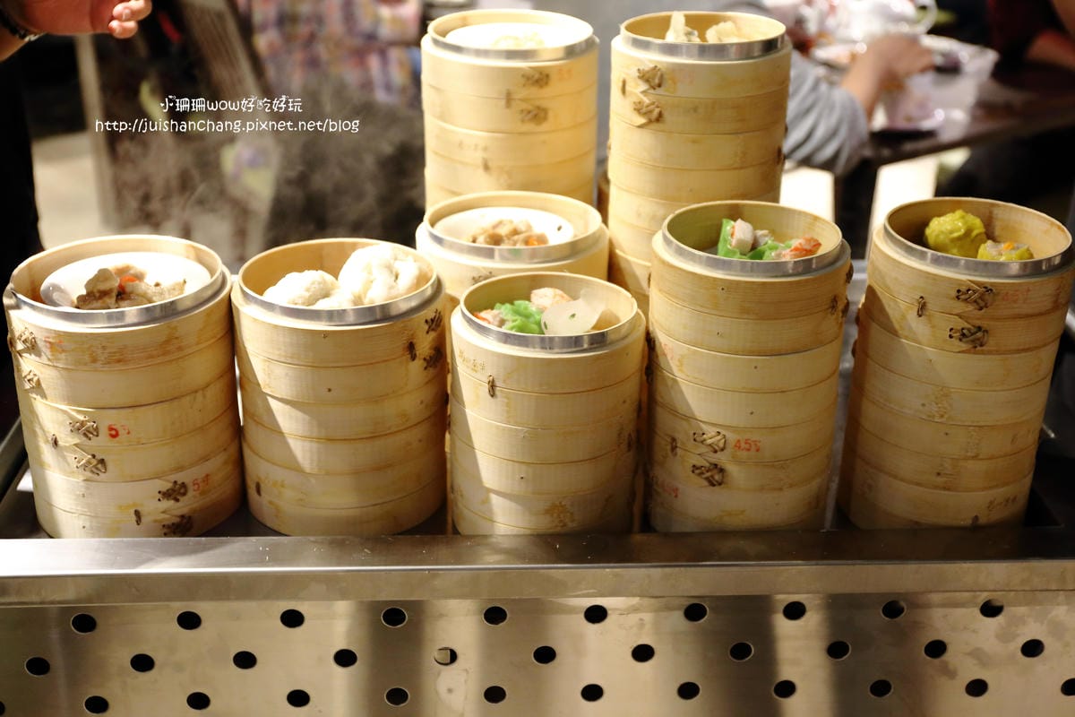 【食║台北】潮坊港式飲茶自助百匯（微風店）～高雄大八的美食正式進駐台北囉！平價港式料理吃到飽。傳統蒸籠推車。各類佳餚一次滿足！