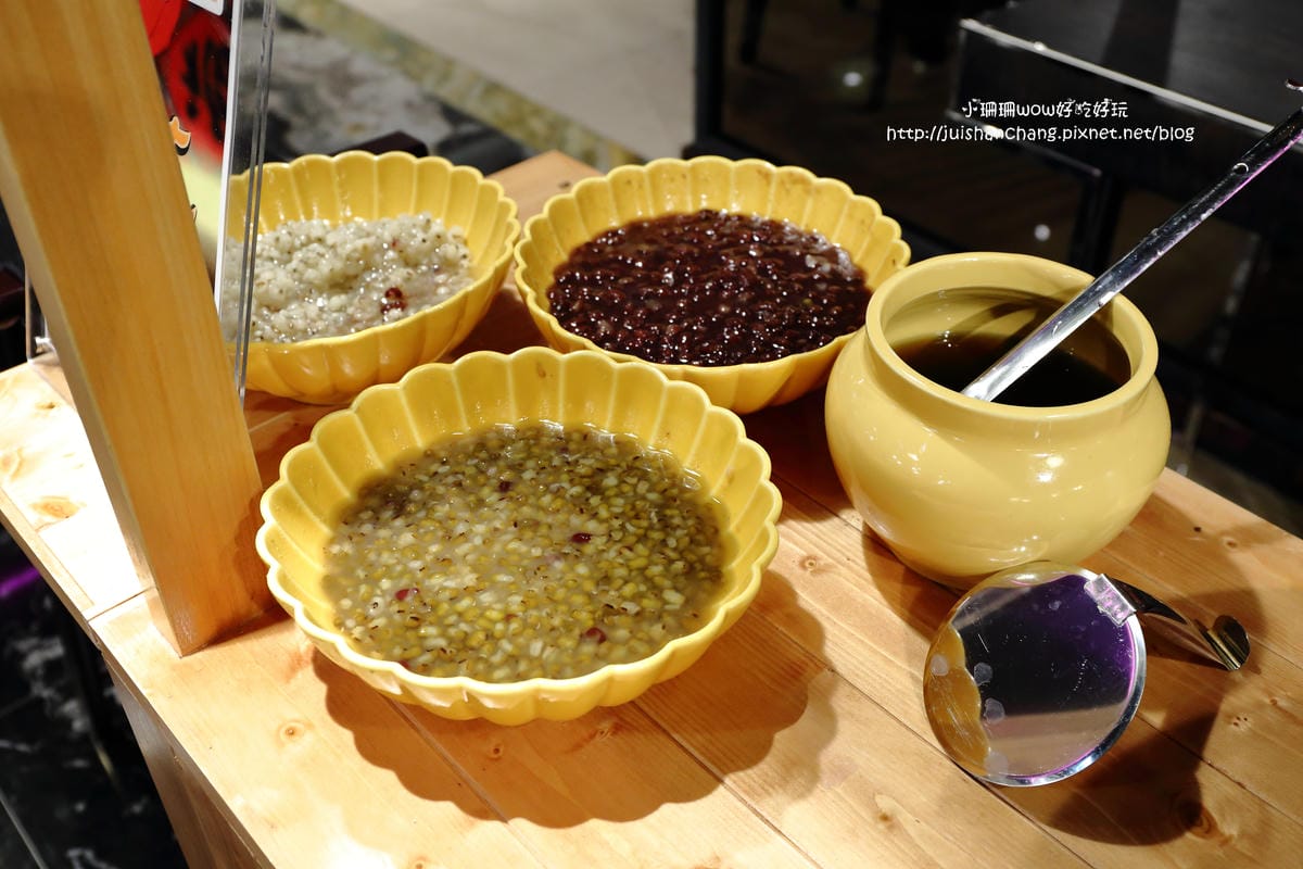 【食║台北】潮坊港式飲茶自助百匯（微風店）～高雄大八的美食正式進駐台北囉！平價港式料理吃到飽。傳統蒸籠推車。各類佳餚一次滿足！