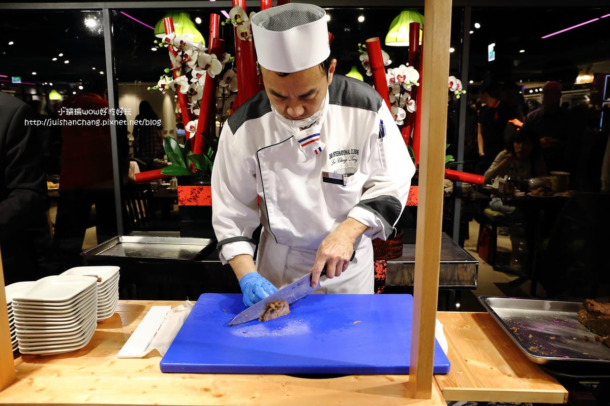 【食║台北】潮坊港式飲茶自助百匯（微風店）～高雄大八的美食正式進駐台北囉！平價港式料理吃到飽。傳統蒸籠推車。各類佳餚一次滿足！