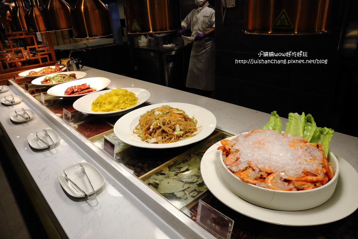 【食║台北】潮坊港式飲茶自助百匯（微風店）～高雄大八的美食正式進駐台北囉！平價港式料理吃到飽。傳統蒸籠推車。各類佳餚一次滿足！