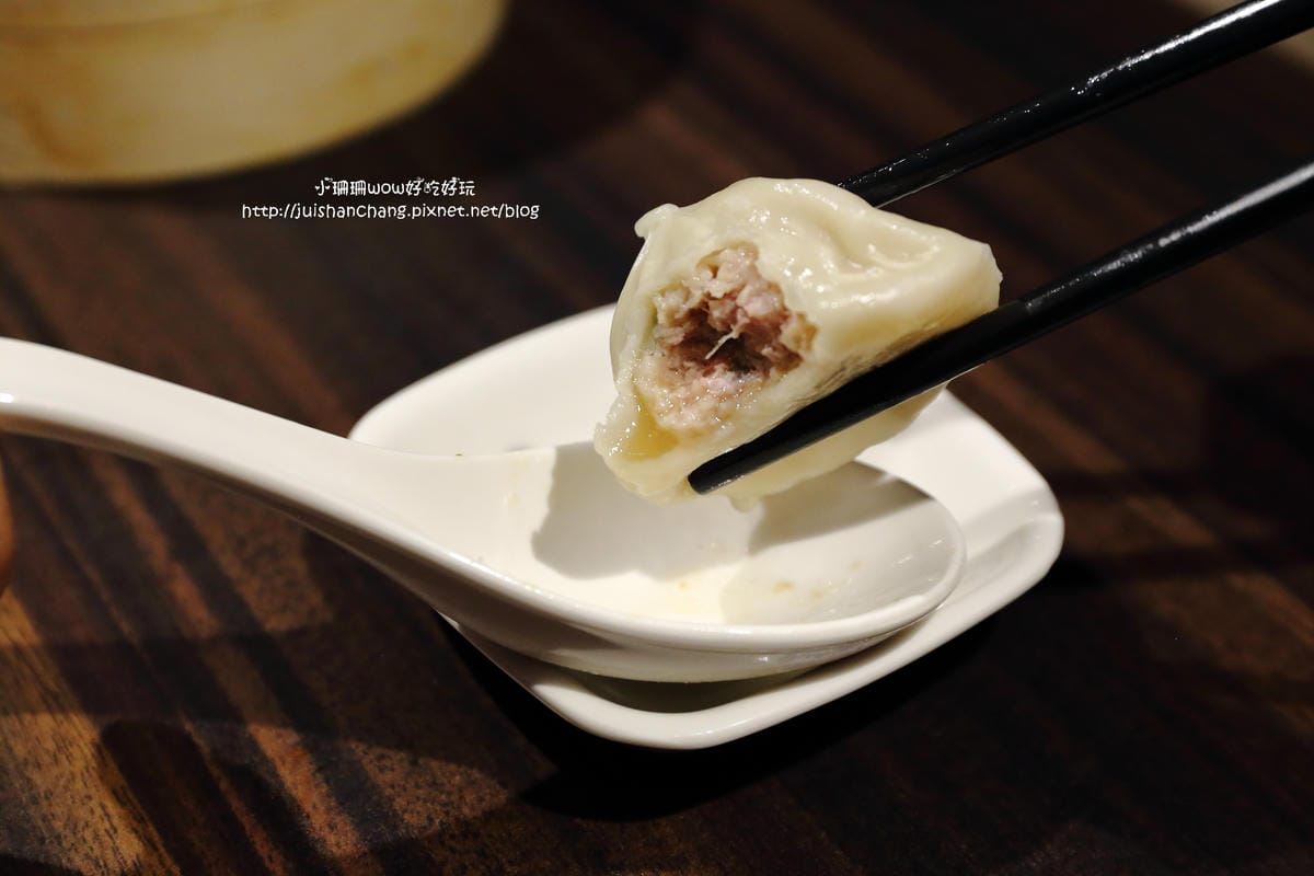 【食║台北】潮坊港式飲茶自助百匯（微風店）～高雄大八的美食正式進駐台北囉！平價港式料理吃到飽。傳統蒸籠推車。各類佳餚一次滿足！