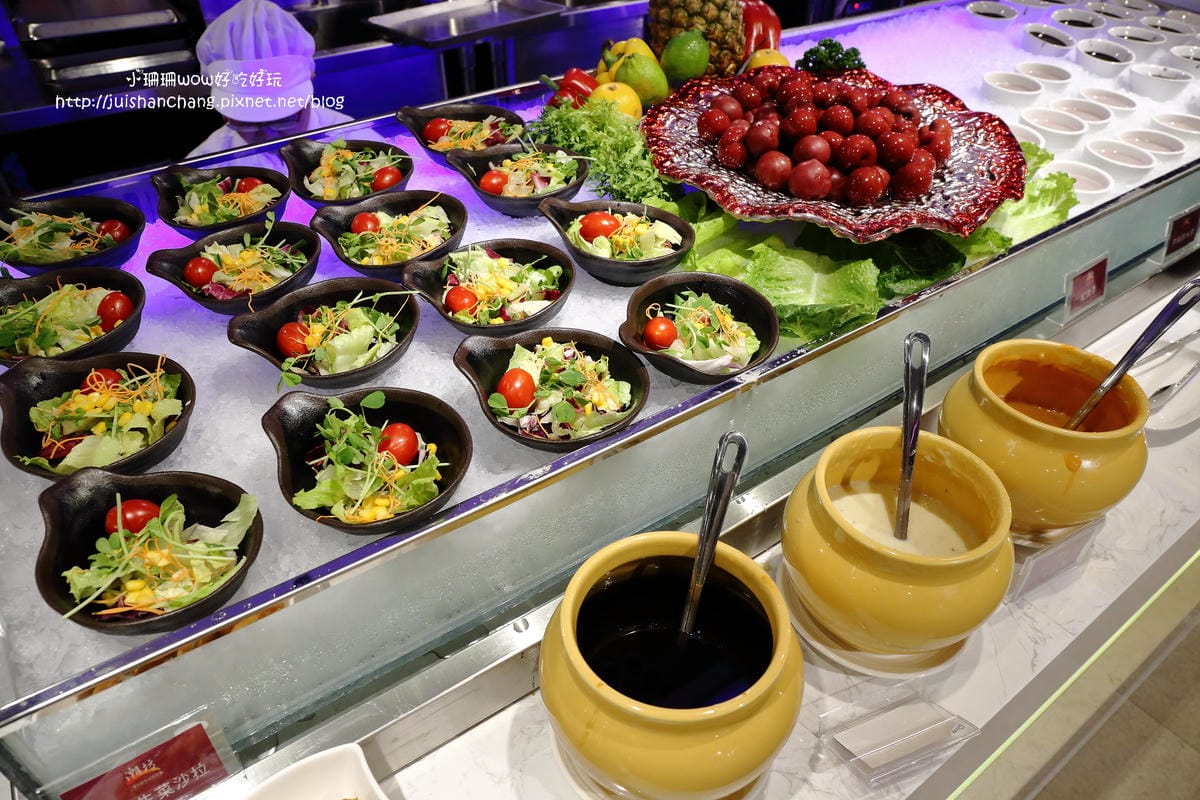 【食║台北】潮坊港式飲茶自助百匯（微風店）～高雄大八的美食正式進駐台北囉！平價港式料理吃到飽。傳統蒸籠推車。各類佳餚一次滿足！