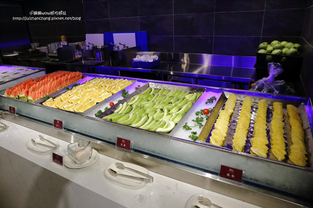 【食║台北】潮坊港式飲茶自助百匯（微風店）～高雄大八的美食正式進駐台北囉！平價港式料理吃到飽。傳統蒸籠推車。各類佳餚一次滿足！