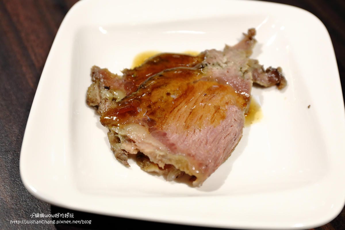 【食║台北】潮坊港式飲茶自助百匯（微風店）～高雄大八的美食正式進駐台北囉！平價港式料理吃到飽。傳統蒸籠推車。各類佳餚一次滿足！