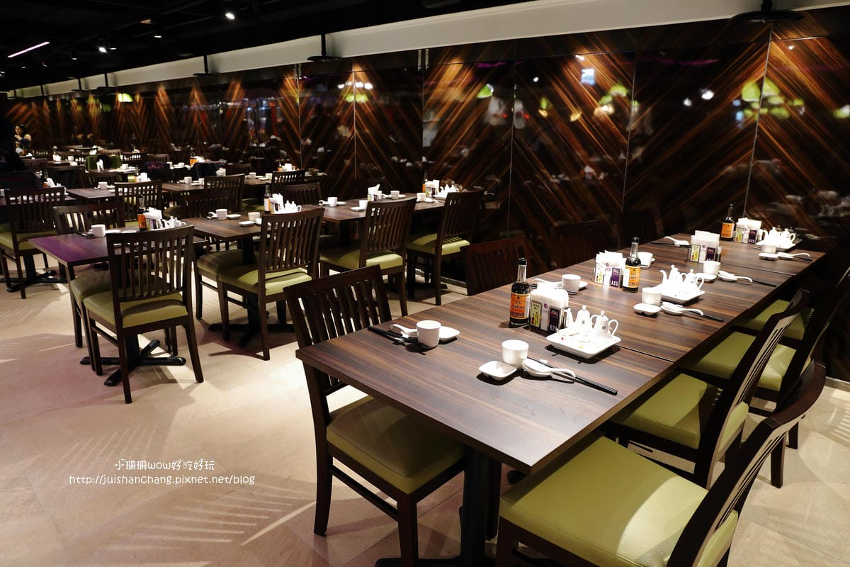 【食║台北】潮坊港式飲茶自助百匯（微風店）～高雄大八的美食正式進駐台北囉！平價港式料理吃到飽。傳統蒸籠推車。各類佳餚一次滿足！