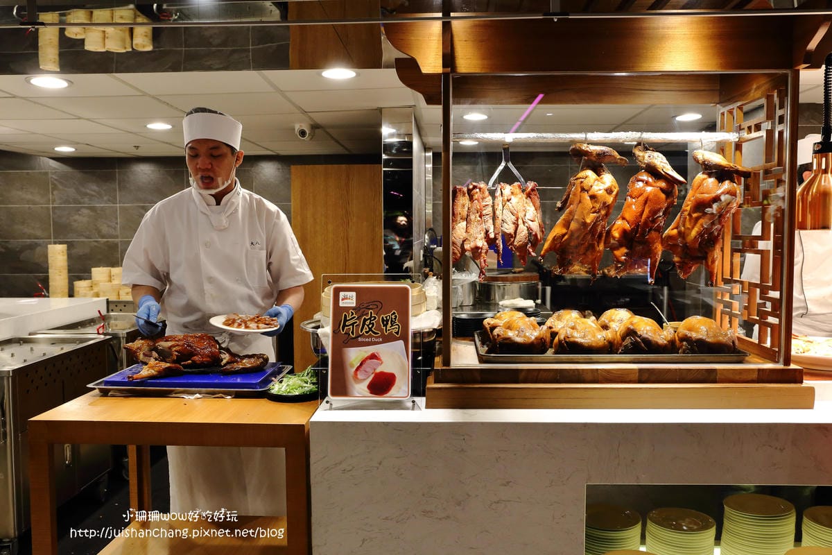【食║台北】潮坊港式飲茶自助百匯（微風店）～高雄大八的美食正式進駐台北囉！平價港式料理吃到飽。傳統蒸籠推車。各類佳餚一次滿足！