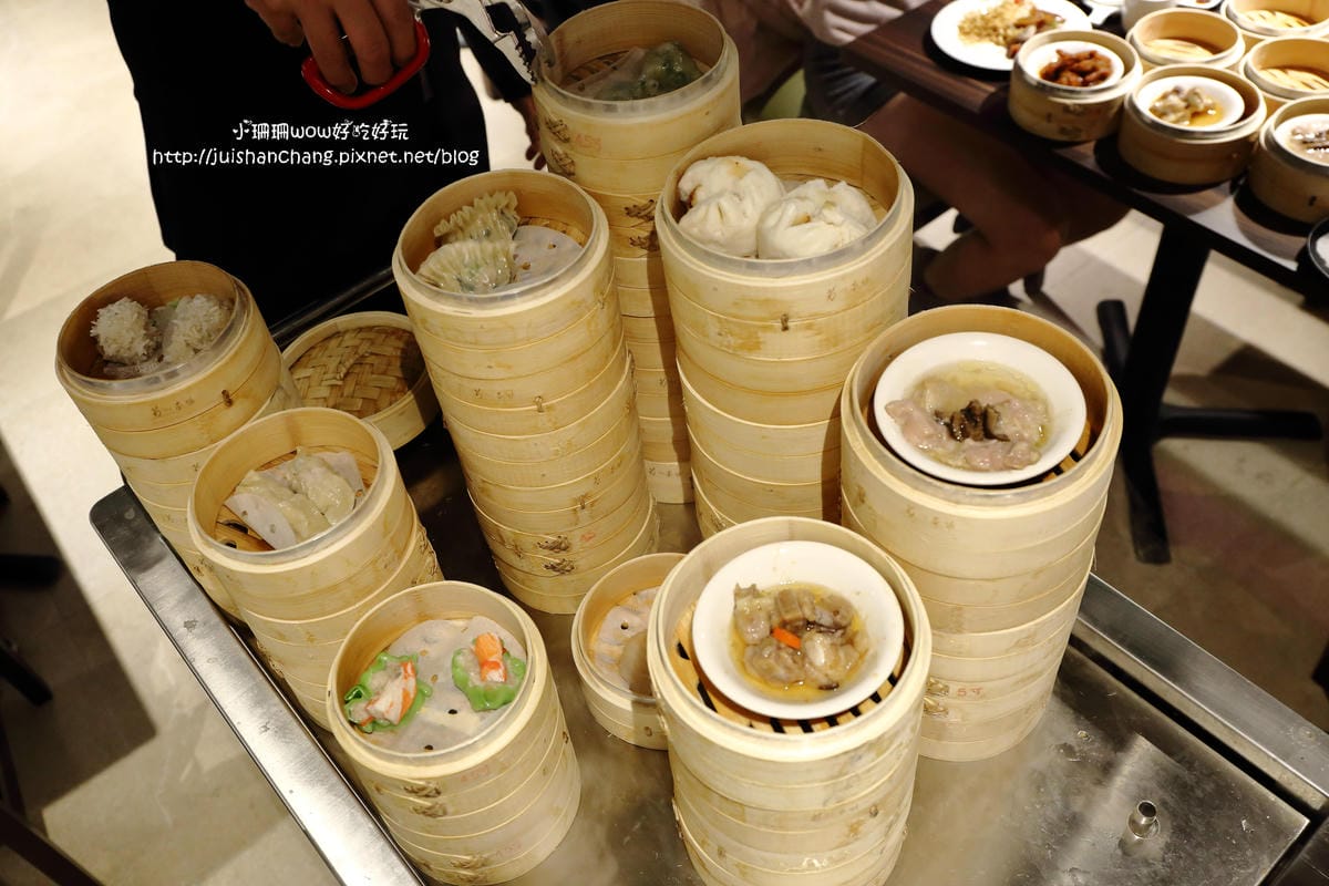 【食║台北】潮坊港式飲茶自助百匯（微風店）～高雄大八的美食正式進駐台北囉！平價港式料理吃到飽。傳統蒸籠推車。各類佳餚一次滿足！