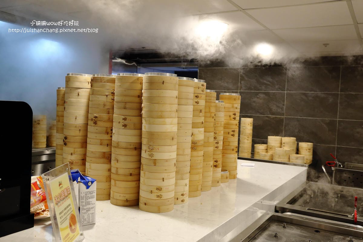 【食║台北】潮坊港式飲茶自助百匯（微風店）～高雄大八的美食正式進駐台北囉！平價港式料理吃到飽。傳統蒸籠推車。各類佳餚一次滿足！