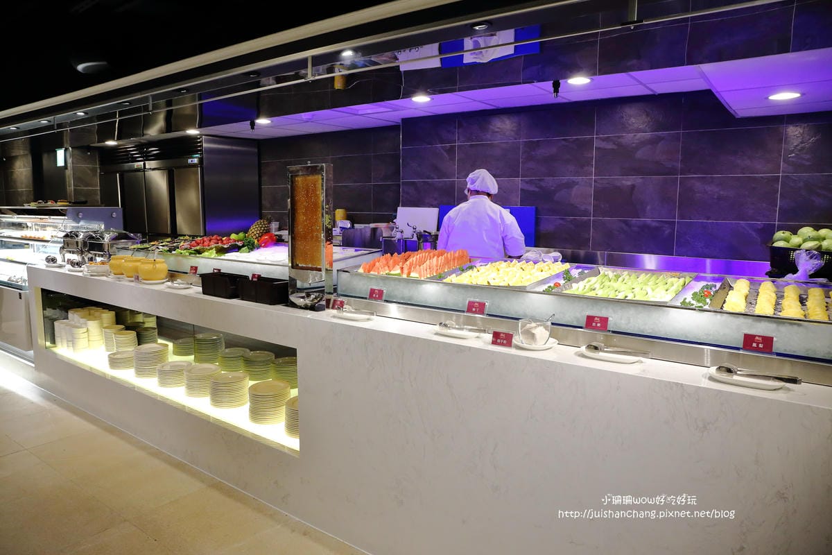 【食║台北】潮坊港式飲茶自助百匯（微風店）～高雄大八的美食正式進駐台北囉！平價港式料理吃到飽。傳統蒸籠推車。各類佳餚一次滿足！