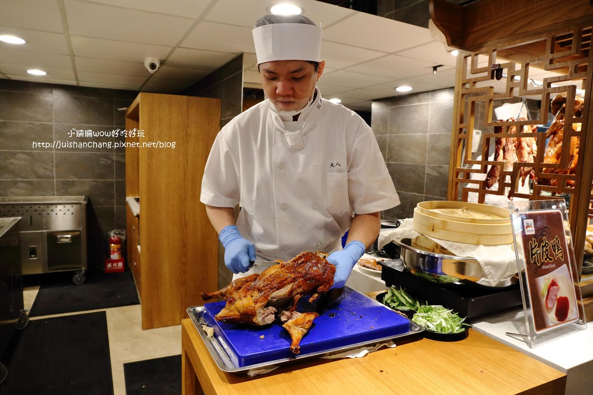【食║台北】潮坊港式飲茶自助百匯（微風店）～高雄大八的美食正式進駐台北囉！平價港式料理吃到飽。傳統蒸籠推車。各類佳餚一次滿足！