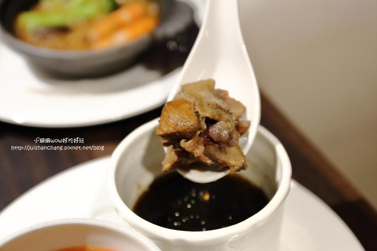 【食║台北】潮坊港式飲茶自助百匯（微風店）～高雄大八的美食正式進駐台北囉！平價港式料理吃到飽。傳統蒸籠推車。各類佳餚一次滿足！