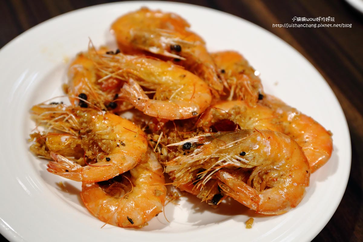 【食║台北】潮坊港式飲茶自助百匯（微風店）～高雄大八的美食正式進駐台北囉！平價港式料理吃到飽。傳統蒸籠推車。各類佳餚一次滿足！