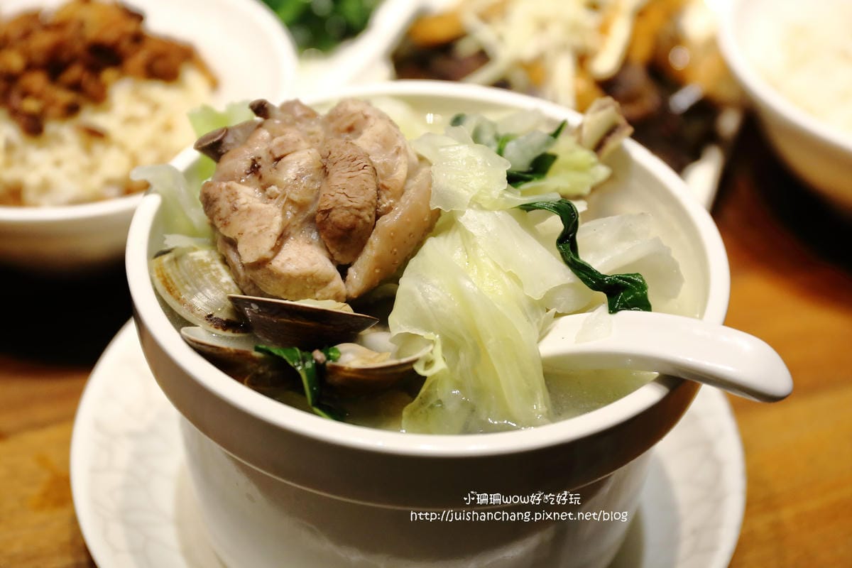 【食║台北】雙月食品社～台大醫院附近養生美食。冷冷的天，喝個暖呼呼的雞湯最讚了！