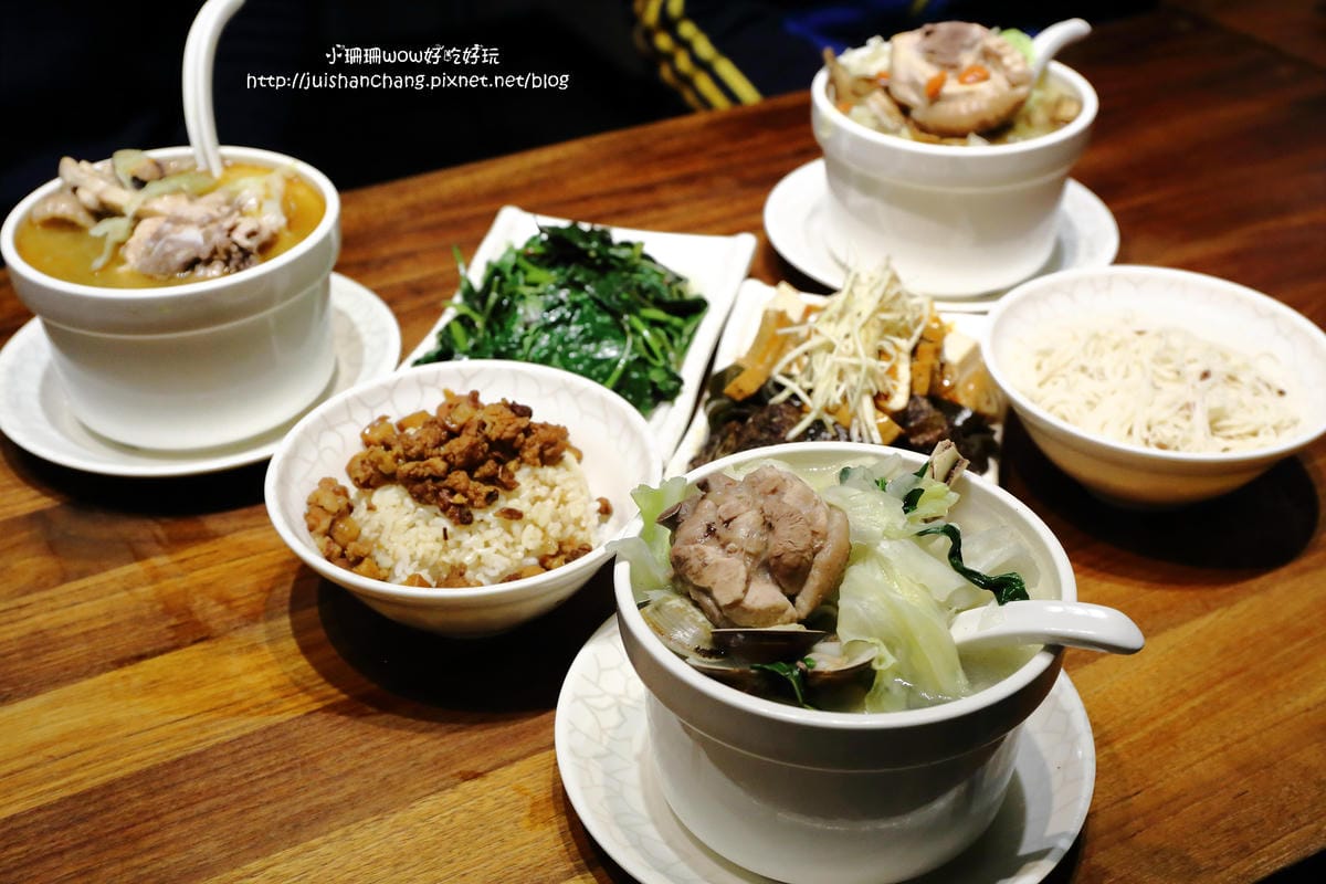 【食║台北】雙月食品社～台大醫院附近養生美食。冷冷的天，喝個暖呼呼的雞湯最讚了！
