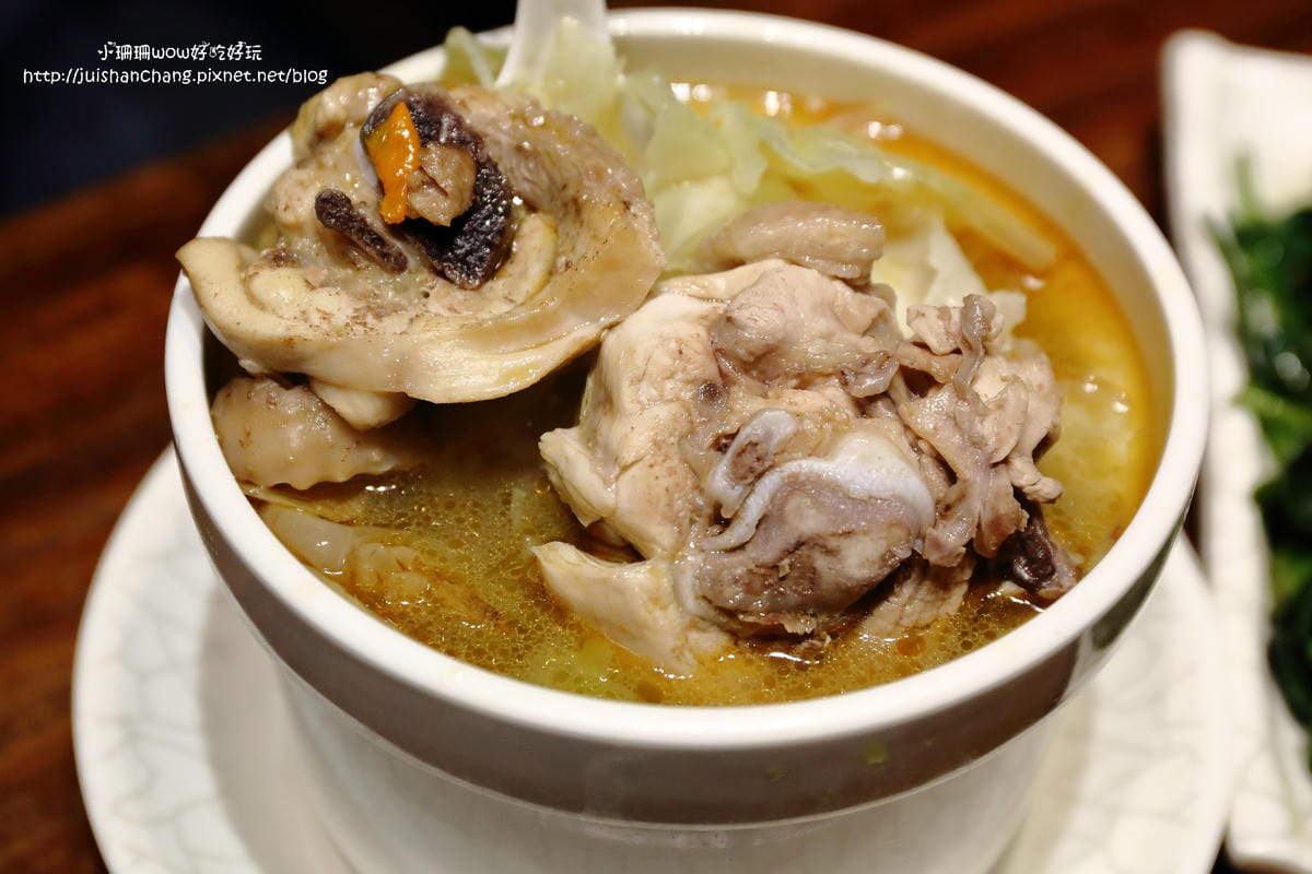 【食║台北】雙月食品社～台大醫院附近養生美食。冷冷的天，喝個暖呼呼的雞湯最讚了！
