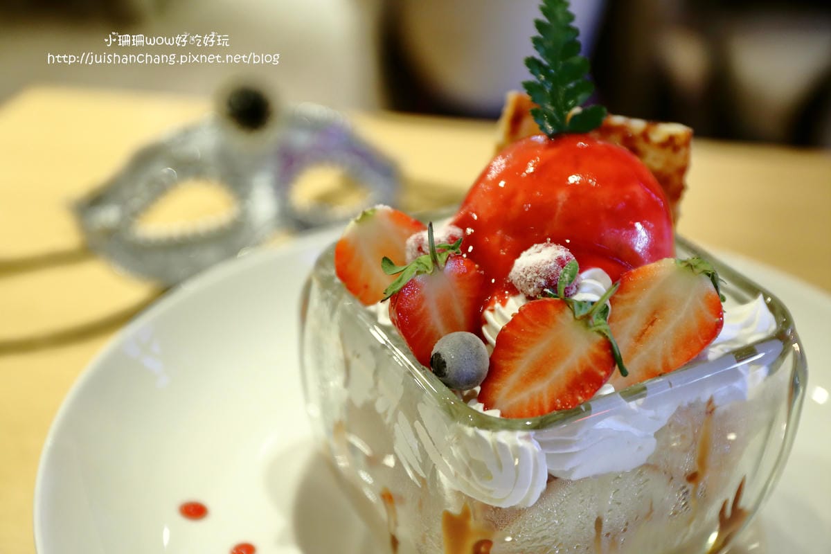 【食║台北】跳舞香水忠孝店～東區下午茶。奢華又浪漫面具趴。新品夢幻般的圓滾滾雲朵棉花糖