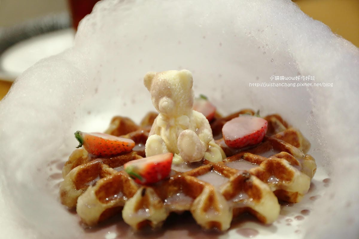 【食║台北】跳舞香水忠孝店～東區下午茶。奢華又浪漫面具趴。新品夢幻般的圓滾滾雲朵棉花糖