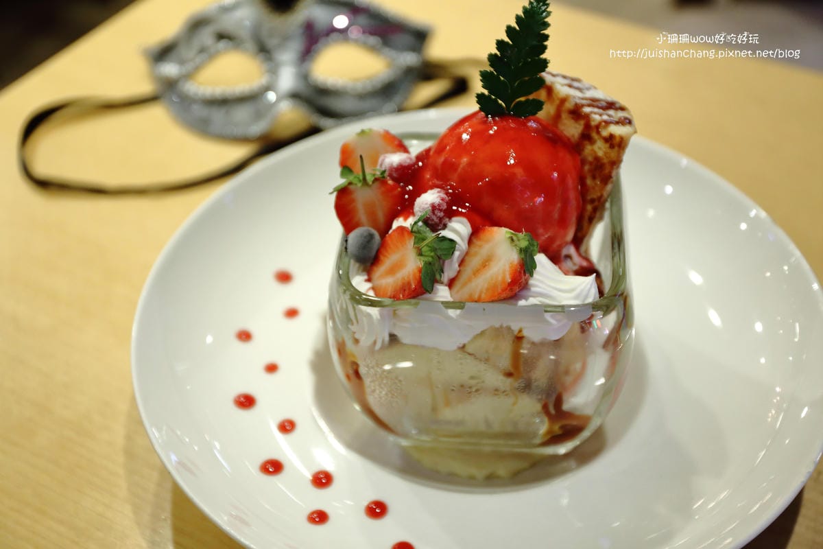 【食║台北】跳舞香水忠孝店～東區下午茶。奢華又浪漫面具趴。新品夢幻般的圓滾滾雲朵棉花糖