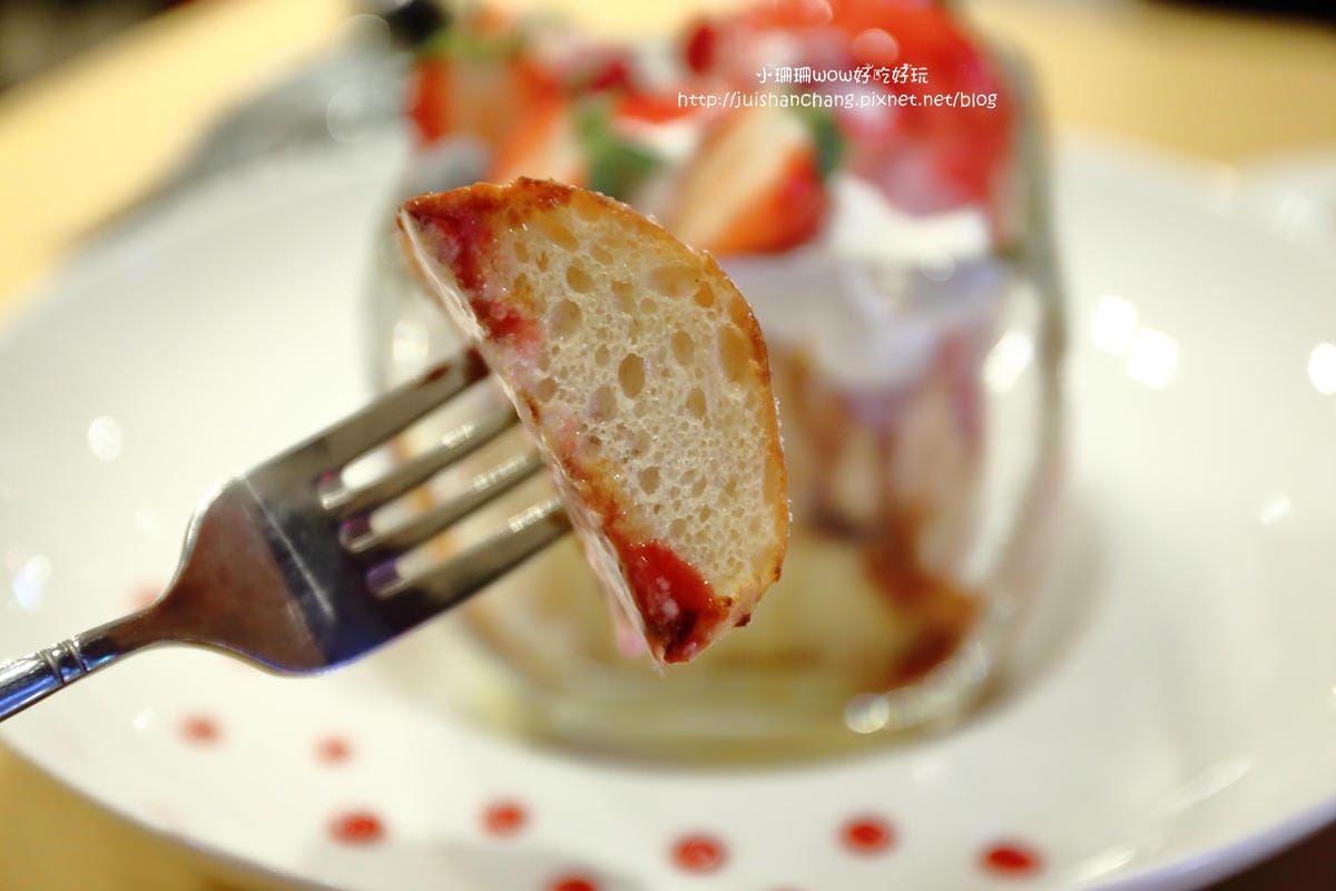 【食║台北】跳舞香水忠孝店～東區下午茶。奢華又浪漫面具趴。新品夢幻般的圓滾滾雲朵棉花糖