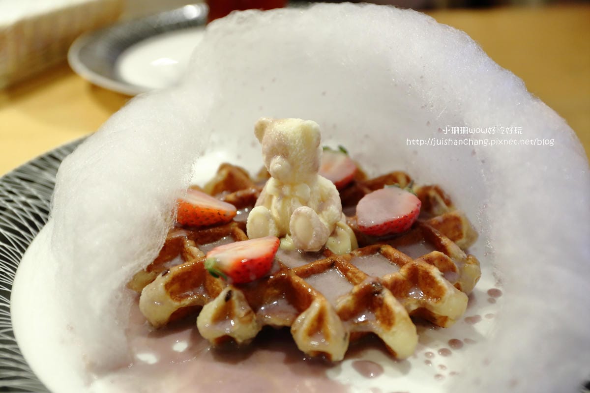 【食║台北】跳舞香水忠孝店～東區下午茶。奢華又浪漫面具趴。新品夢幻般的圓滾滾雲朵棉花糖