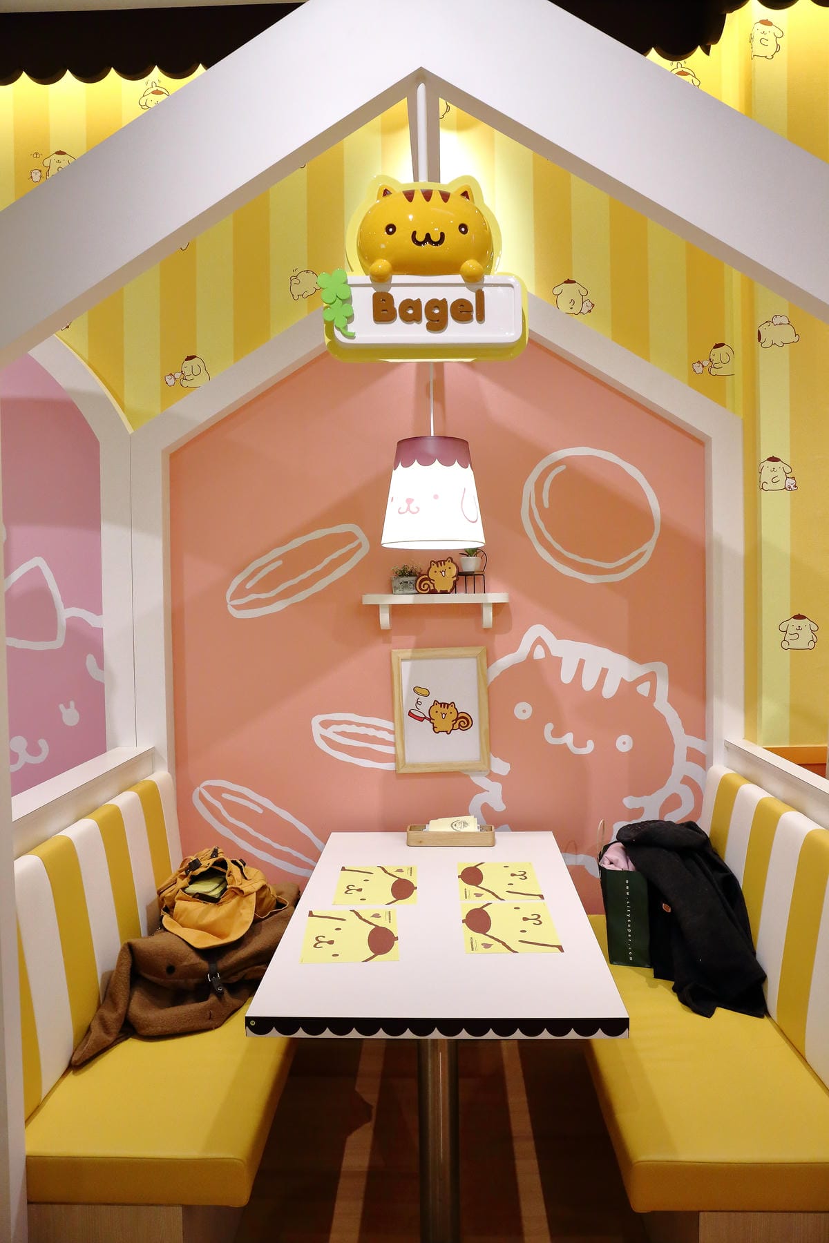 【食║台北】布丁狗餐廳 POMPOMPURIN Cafe。台灣一號店～日本超卡哇依卡通主題餐廳開幕，布丁狗陪你吃下午茶(已歇業)