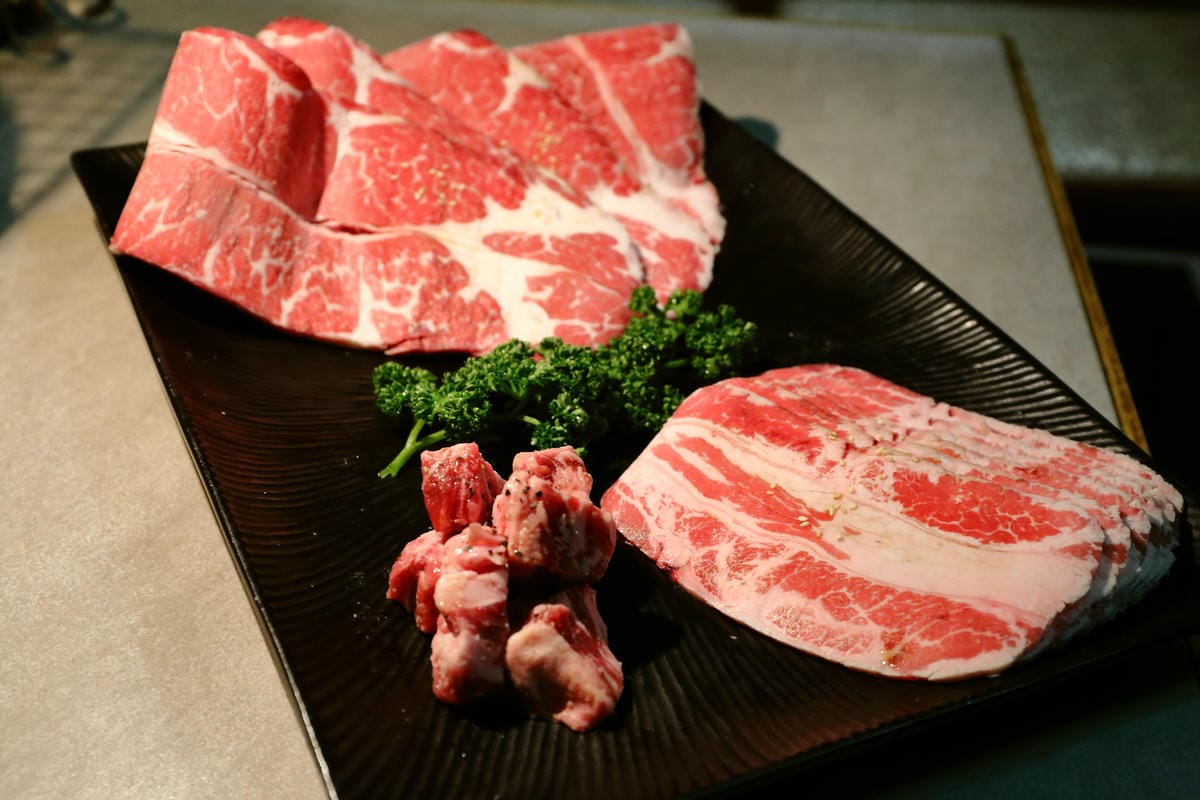 【食║台北】火之舞蓁品燒 和牛放題～忠孝敦化燒肉吃到飽。頂級燒肉，美味和牛饗宴，燒肉控們準備好大快朵頤吧！