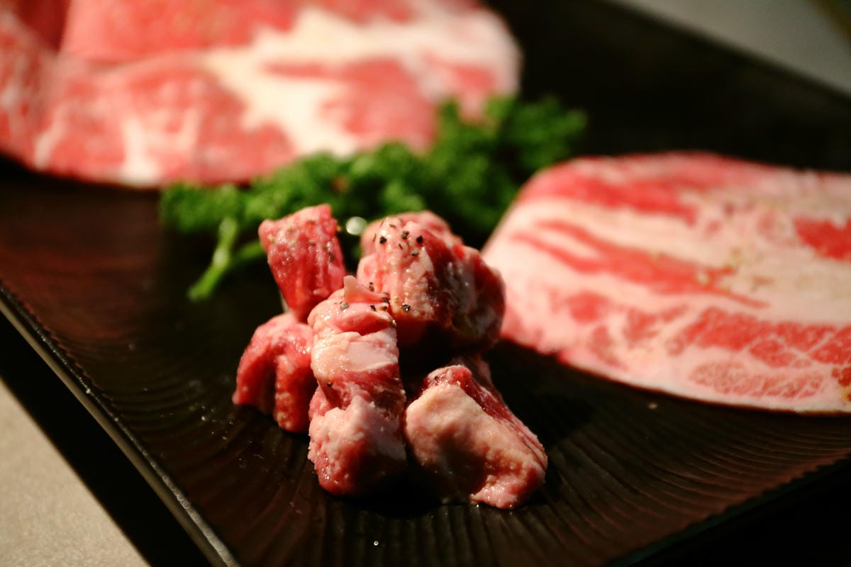 【食║台北】火之舞蓁品燒 和牛放題～忠孝敦化燒肉吃到飽。頂級燒肉，美味和牛饗宴，燒肉控們準備好大快朵頤吧！