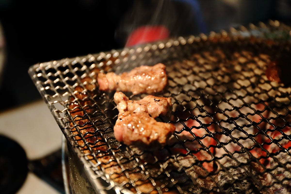 【食║台北】火之舞蓁品燒 和牛放題～忠孝敦化燒肉吃到飽。頂級燒肉，美味和牛饗宴，燒肉控們準備好大快朵頤吧！