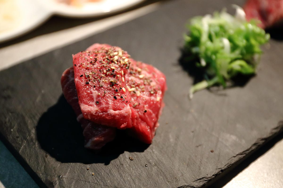 【食║台北】火之舞蓁品燒 和牛放題～忠孝敦化燒肉吃到飽。頂級燒肉，美味和牛饗宴，燒肉控們準備好大快朵頤吧！